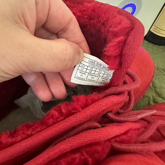 🔥🔥 Red Ugg Neumel Boots! 👢 🔥🔥 - Picture 4 of 5